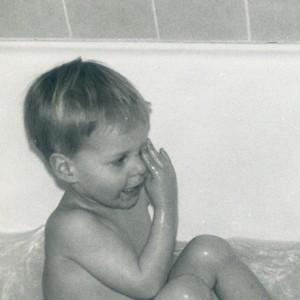 Jonas in der Badewanne